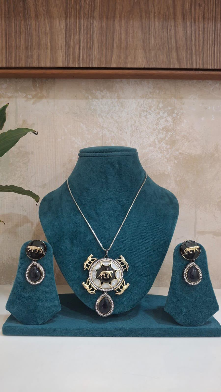 Set & Necklace design